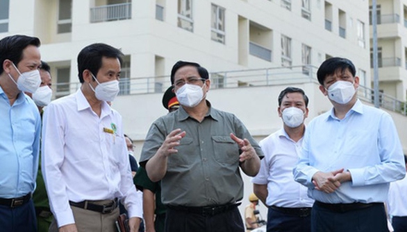 PM inspects COVID-19 prevention in HCM City